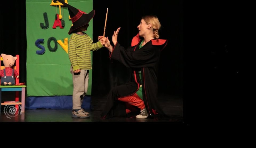 četrtek, 30. 7., 18.00 – Teater v galeriji: Silno vljudno, izvedba Andreja Zupančič